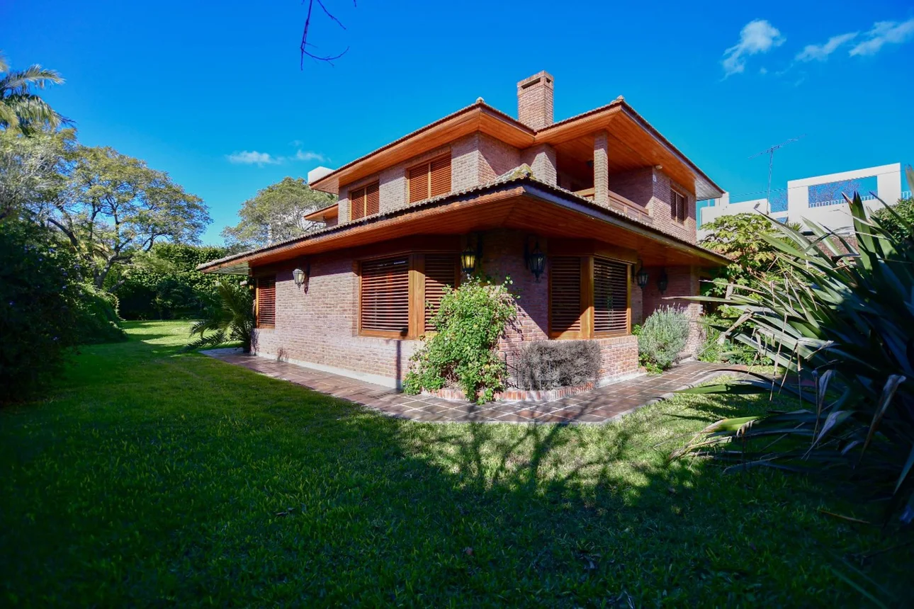 Casa en venta la plata 5 dormitorios parque pileta, foto 3