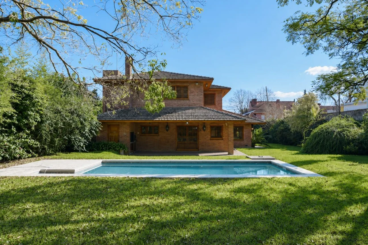 Casa en venta la plata 5 dormitorios parque pileta, foto 1