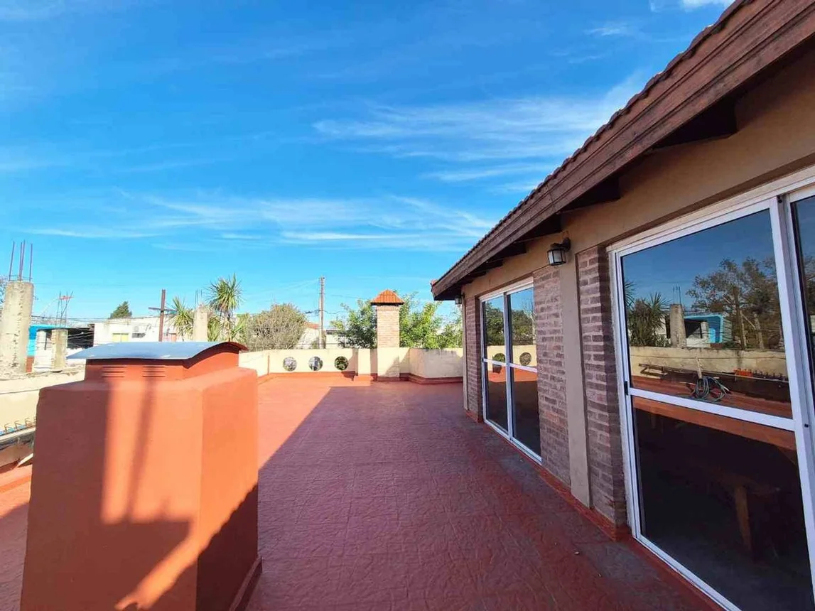 Casa de 4 ambientes en venta en Castelar, Jorge Bermúdez 300, foto 3