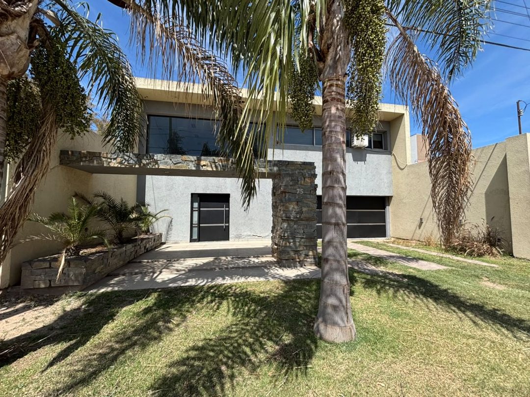 SE VENDE CASA DE CATEGORIA, LA RESERVA VILLA NUEVA