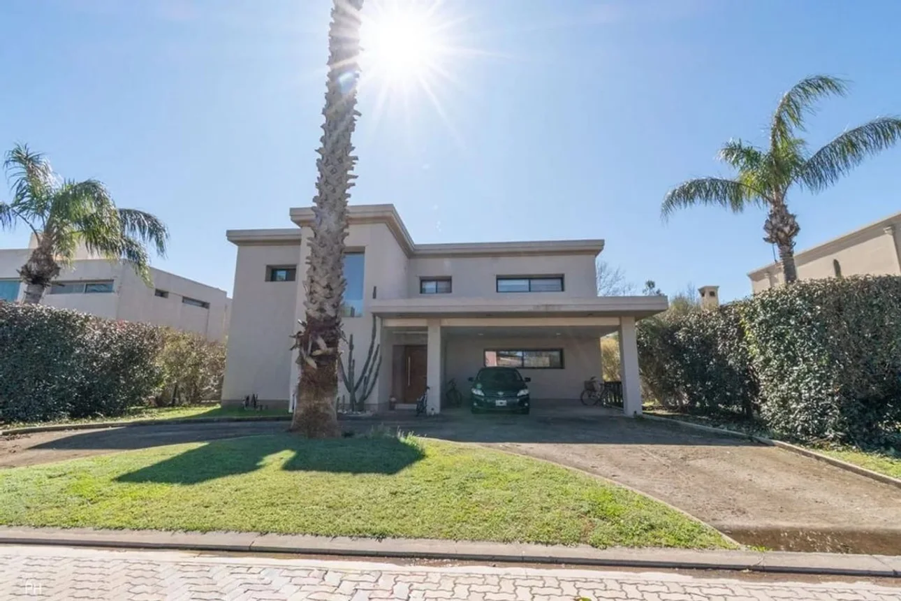 Casa en venta en Funes