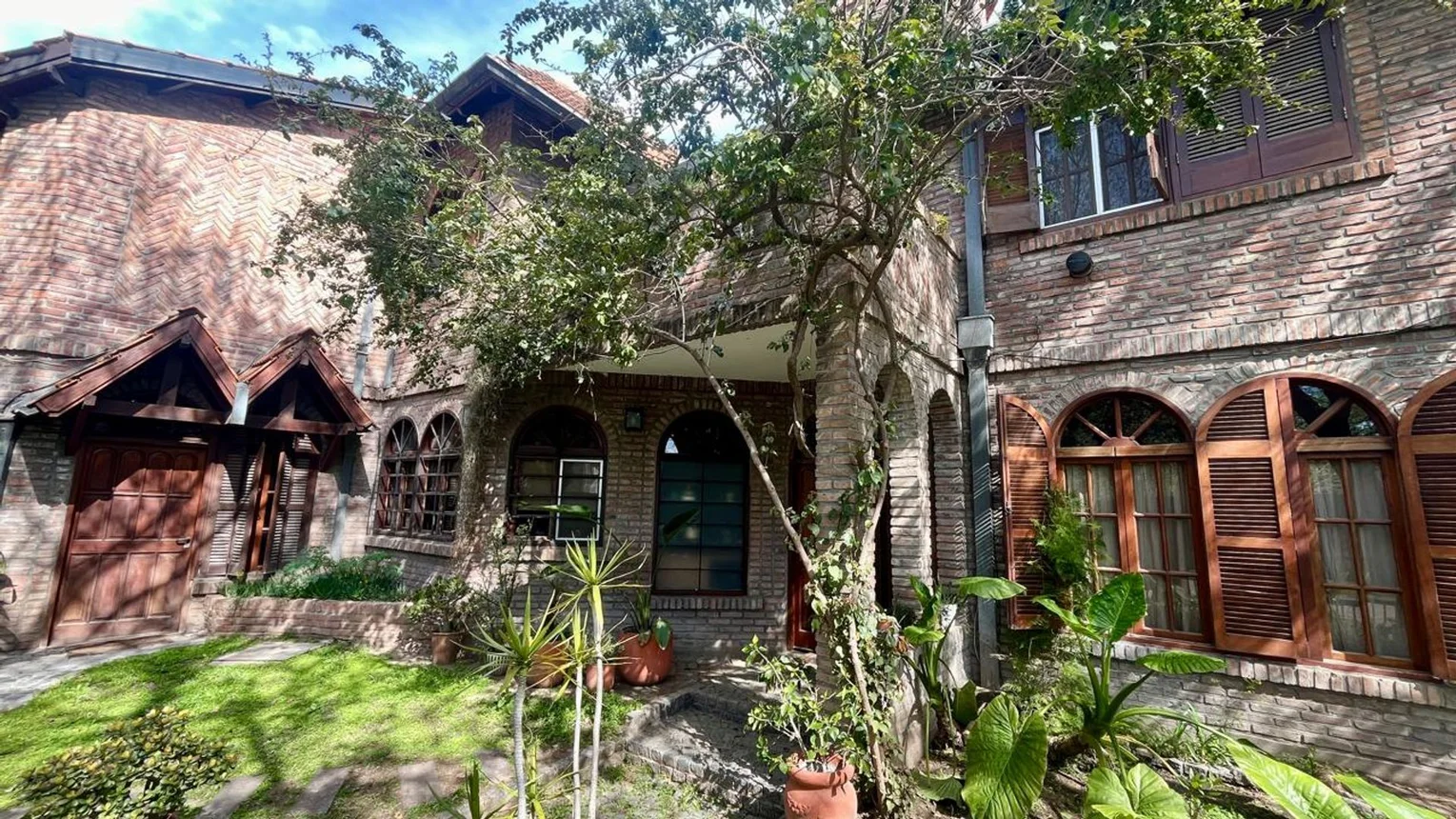 Casa de 4 ambientes en venta en Don Torcuato, Ecuador 1900, foto 2