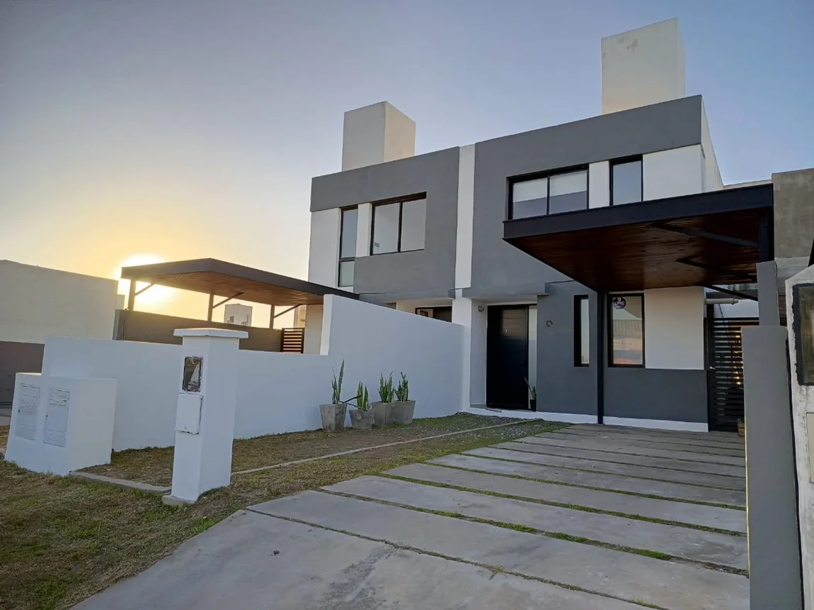Casa dúplex de 5 ambientes en alquiler en Córdoba, Mza 15 Lote 0