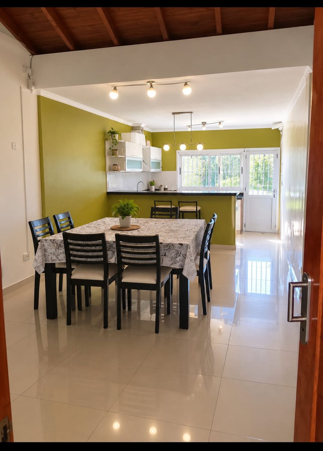 CASA EN ALQUILER EN CITY BELL