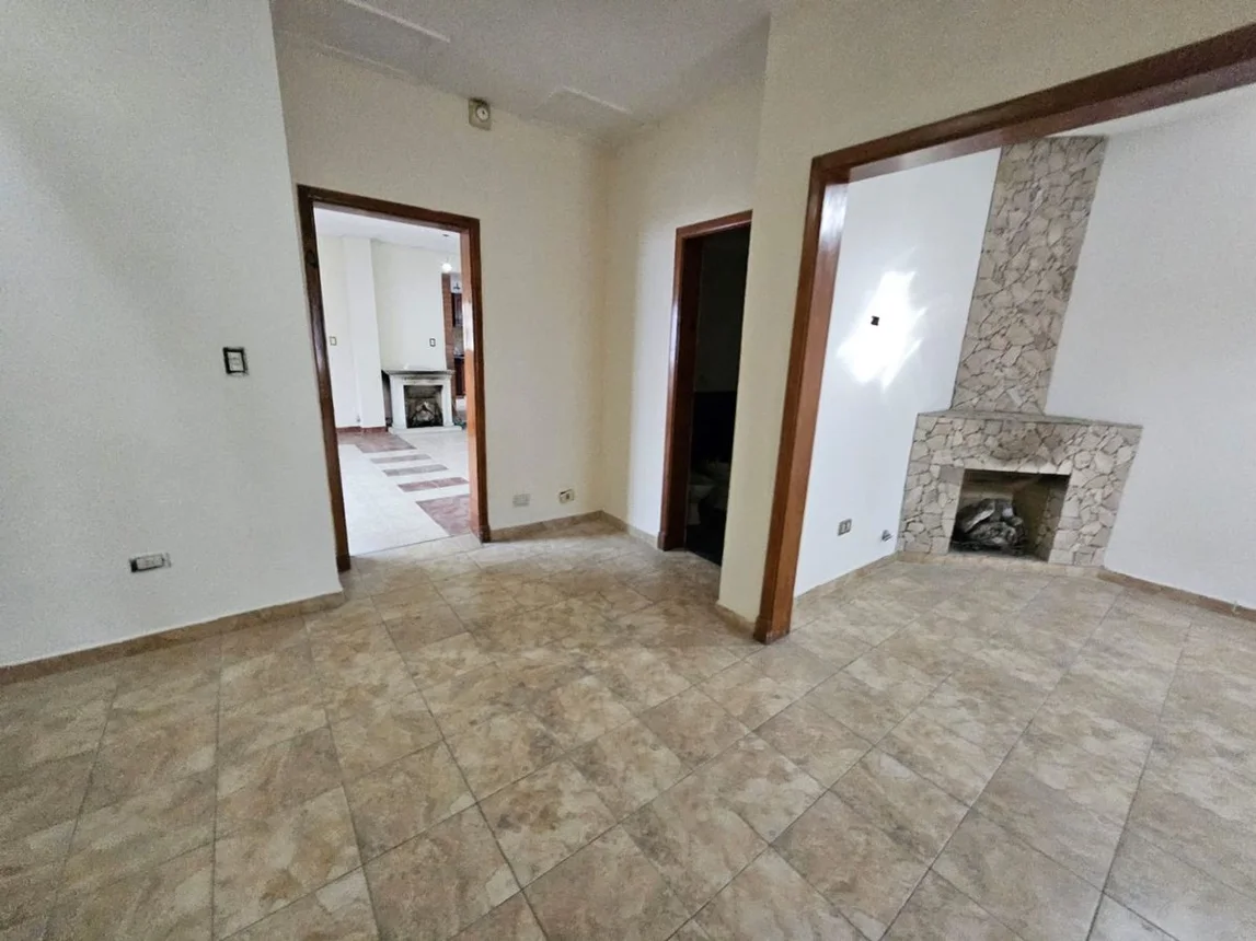 Casa de 6 ambientes en venta en Lomas de Zamora, Calle Molina Arrotea 1000, foto 2