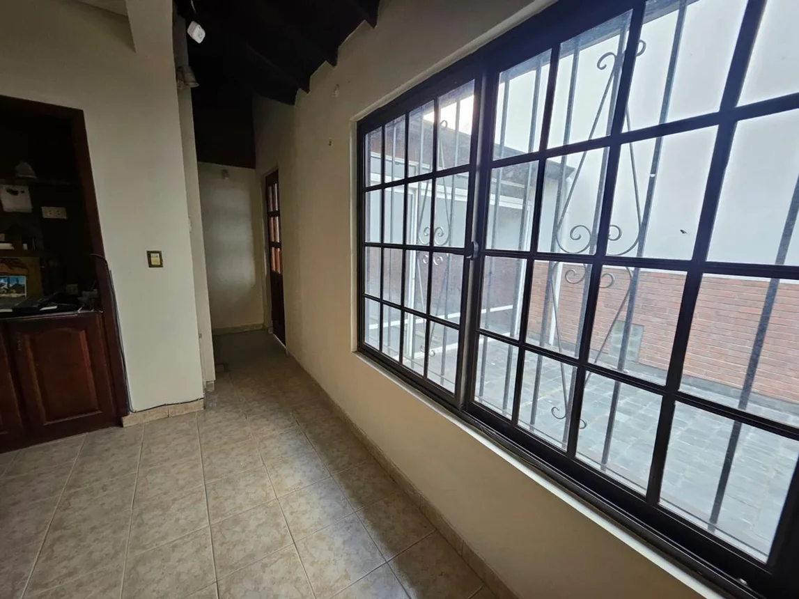 Casa de 6 ambientes en venta en Lomas de Zamora, Calle Molina Arrotea 1000, foto 4