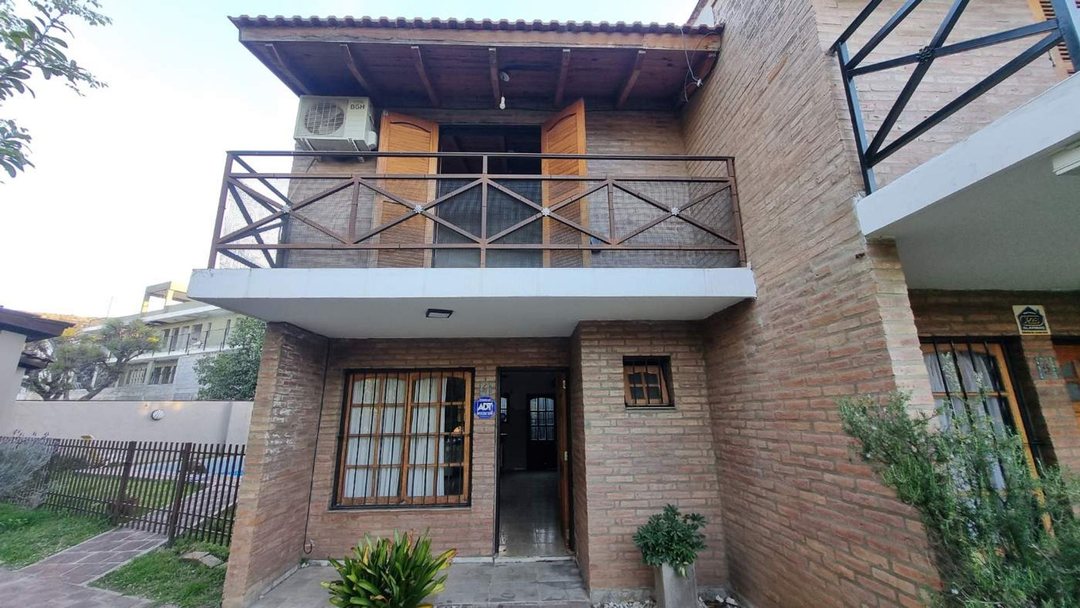 VENTA DUPLEX 2 DORMITORIO VILLA CARLOS PAZ PILETA
