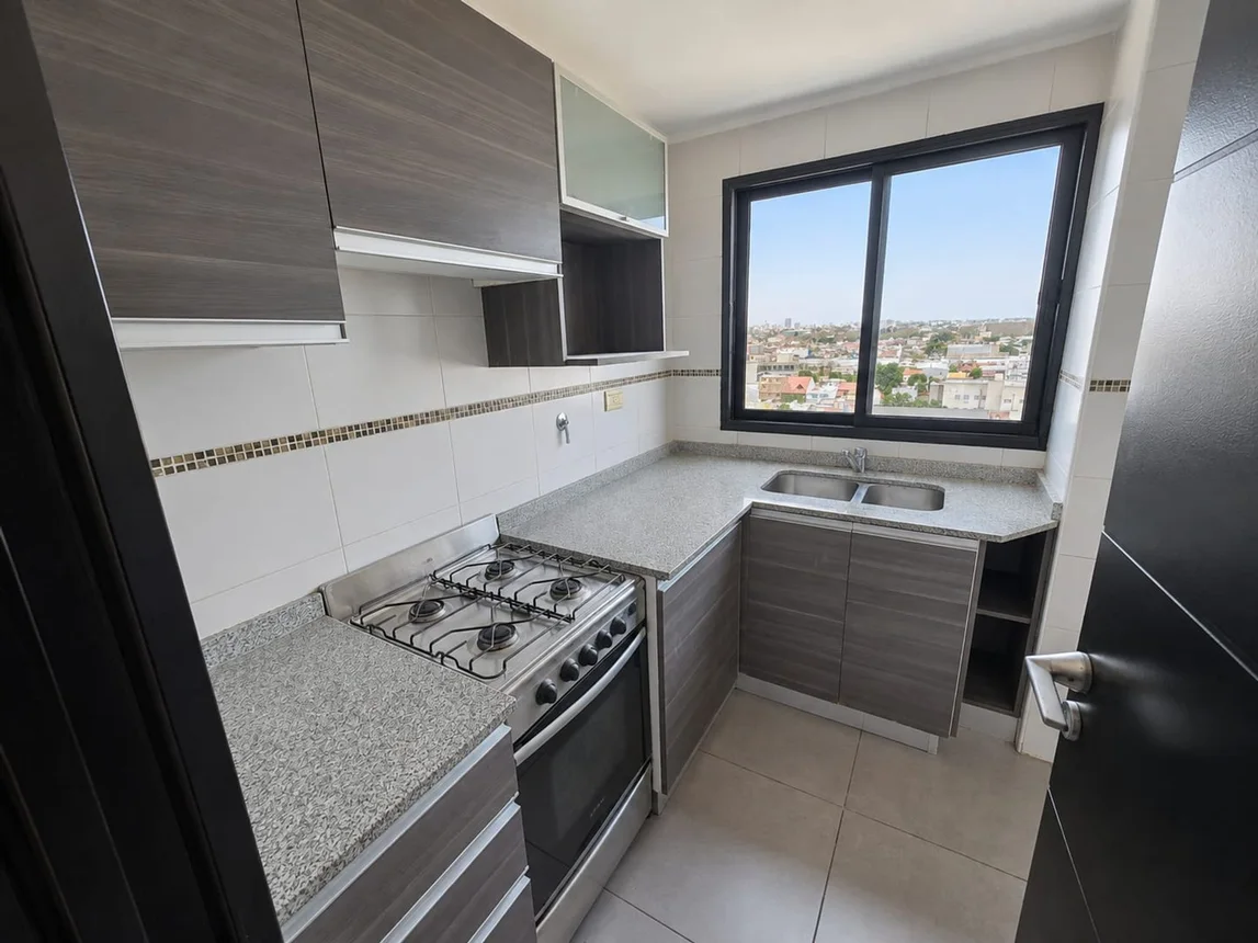Departamento de 2 ambientes en venta en Villa Ballester, Güemes 2200