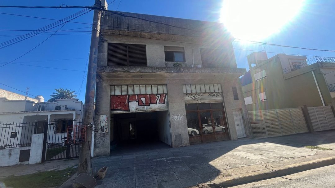 2 LOCALES + PH en Venta en  A. BONZI A. Crédito