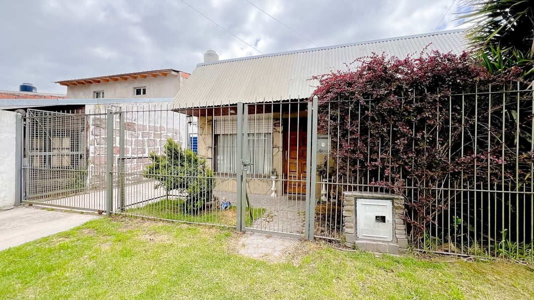 VENTA CASA 3 AMB C/ PARQUE + DEPARTAMENTO 2 AMB