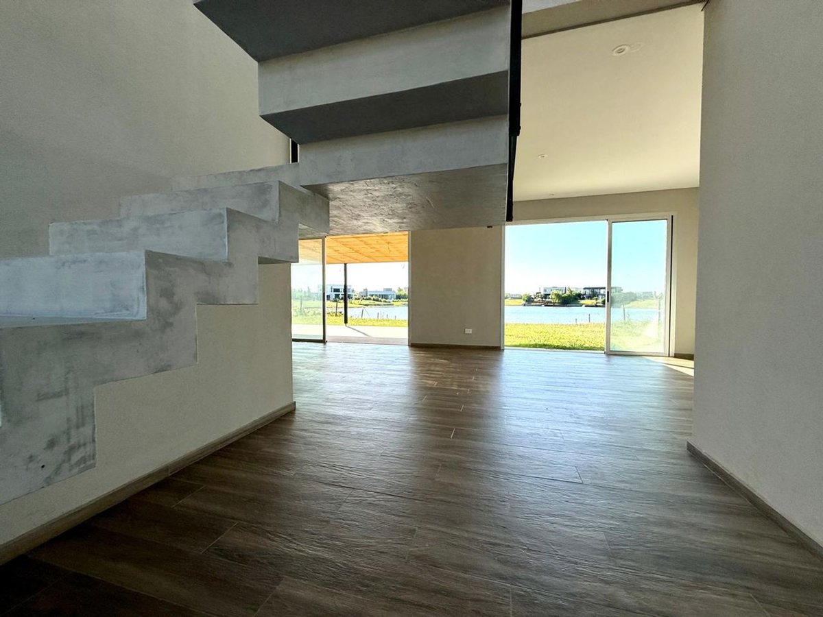 Foto 6 — Casa venta 6 ambientes San Sebastian AL AGUA