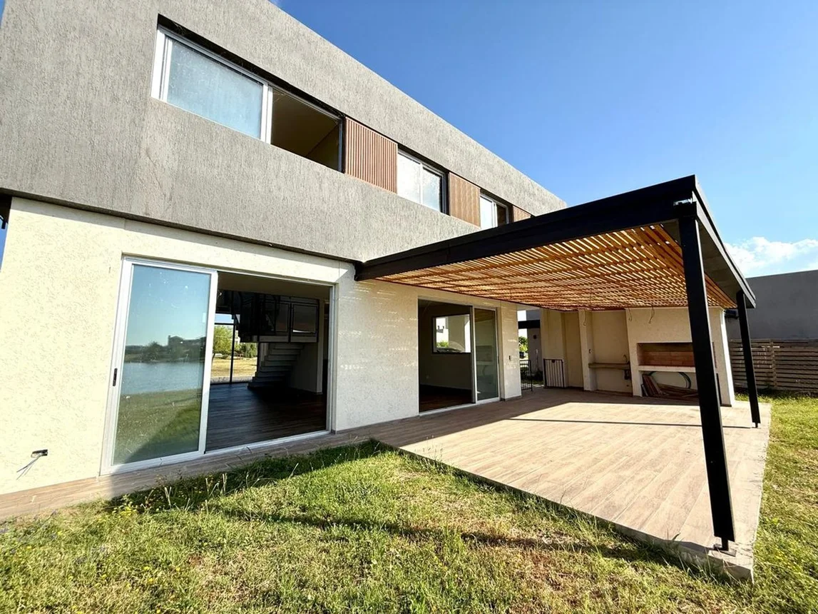 Casa en venta en Pilar