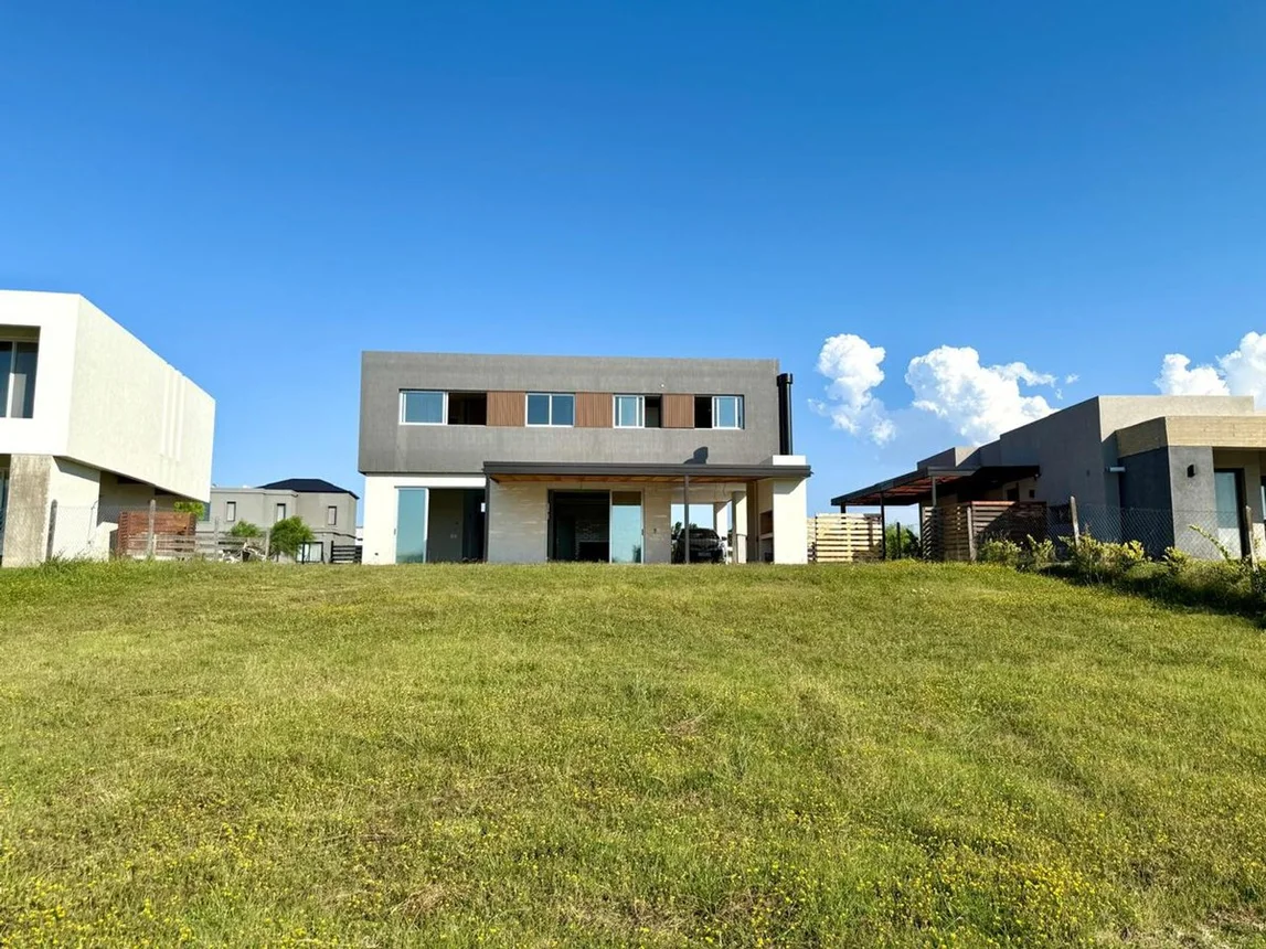 Casa en venta en Pilar, foto 2