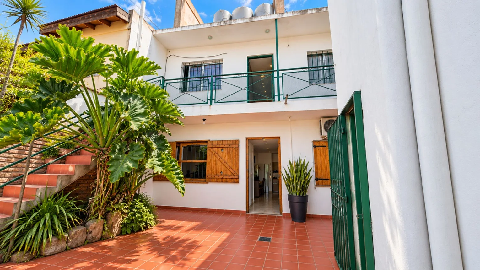 Casa de 11 ambientes en venta en Lomas de Zamora, Campoamor 1800