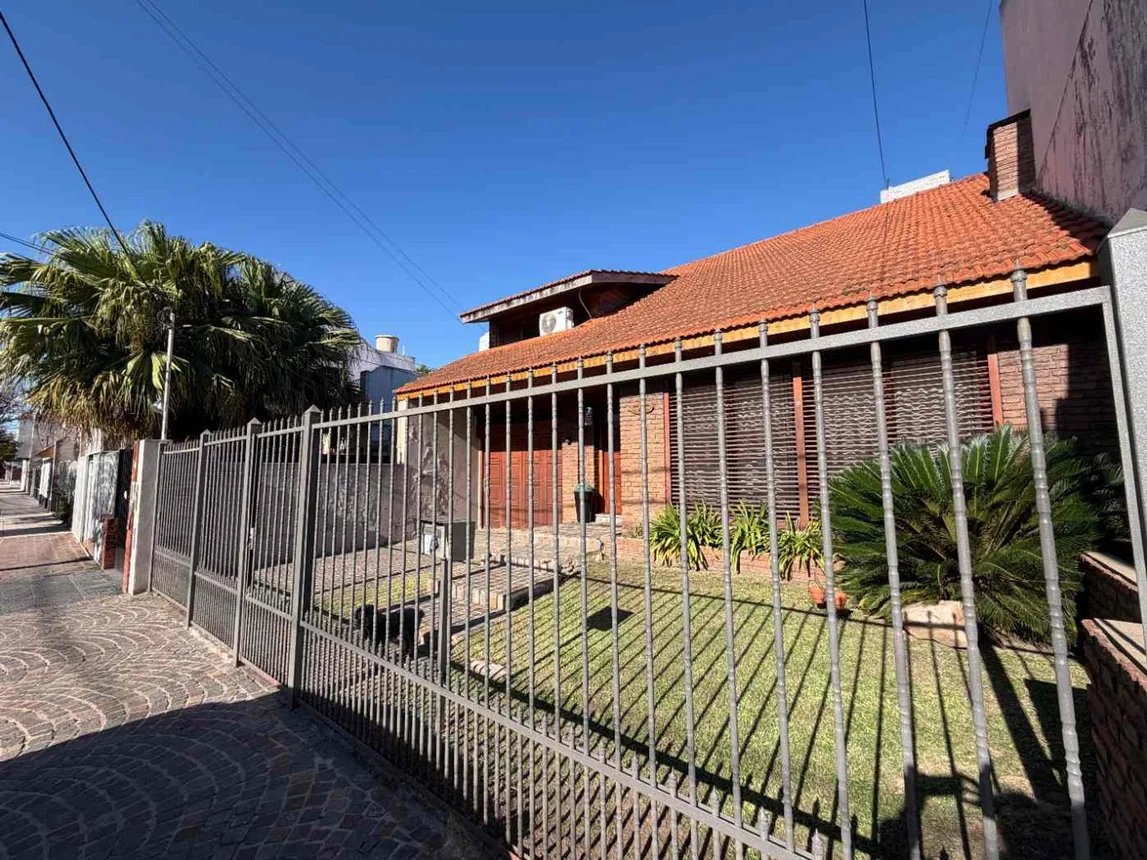 Casa de 4 ambientes en venta en Ramos Mejía, Coronel Allende 0