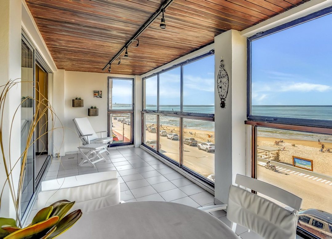 APARTAMENTO EN VENTA 3 DORMITORIOS FRENTE AL MAR.