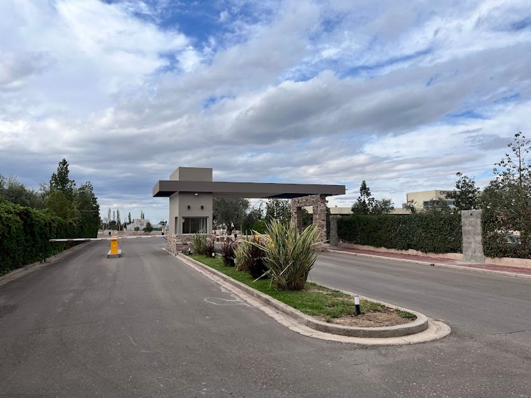 VENTA DE LOTE DE 300 m2 B° PRIVADO LAS TACAS MAIPÚ