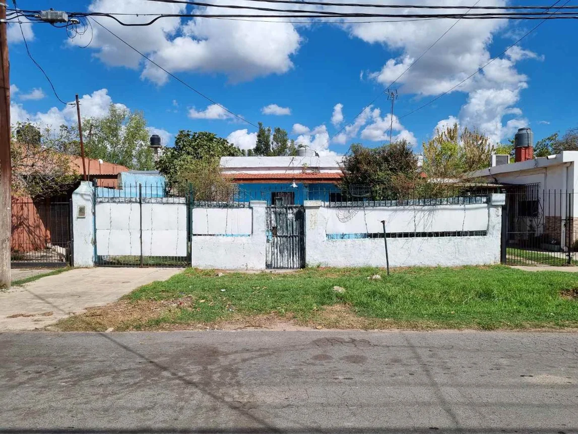 Casa de 3 ambientes en venta en Manuel Alberti, Santa Ana 1000
