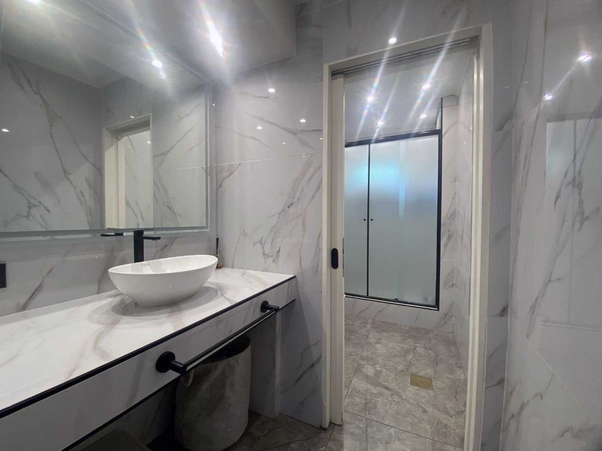 Foto 5 — CASA CON PILETA 6 AMBIENTES EN VENTA MONTE GRANDE