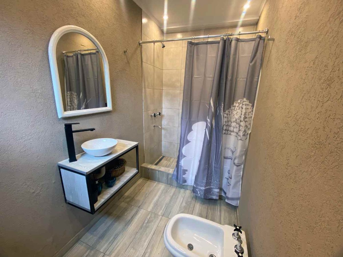 Foto 15 — CASA CON PILETA 6 AMBIENTES EN VENTA MONTE GRANDE