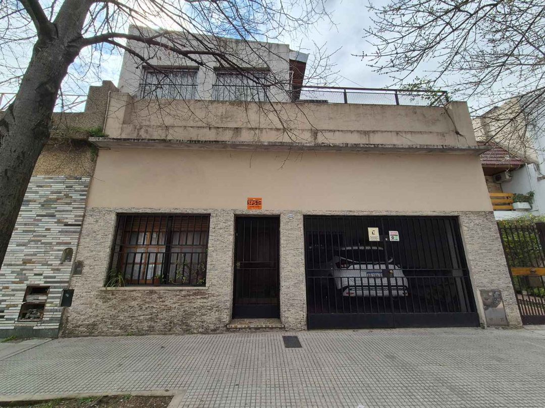 VENTA DE CASA 5 AMB CON QUINCHO Y AMPLIA TERRAZA
