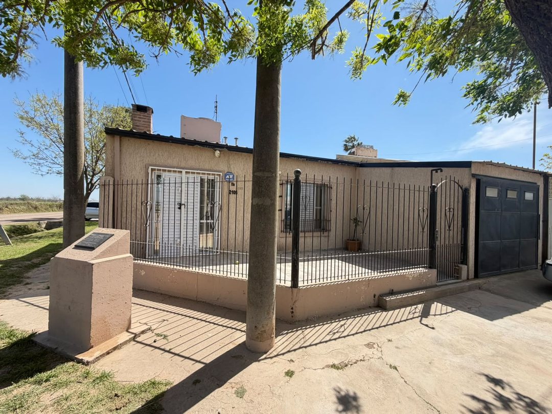 REMAX/ALQUILA/CASA/3DORM/COCHERA