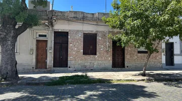 Venta de CASA de 2 dormitorios y patio en La Unión