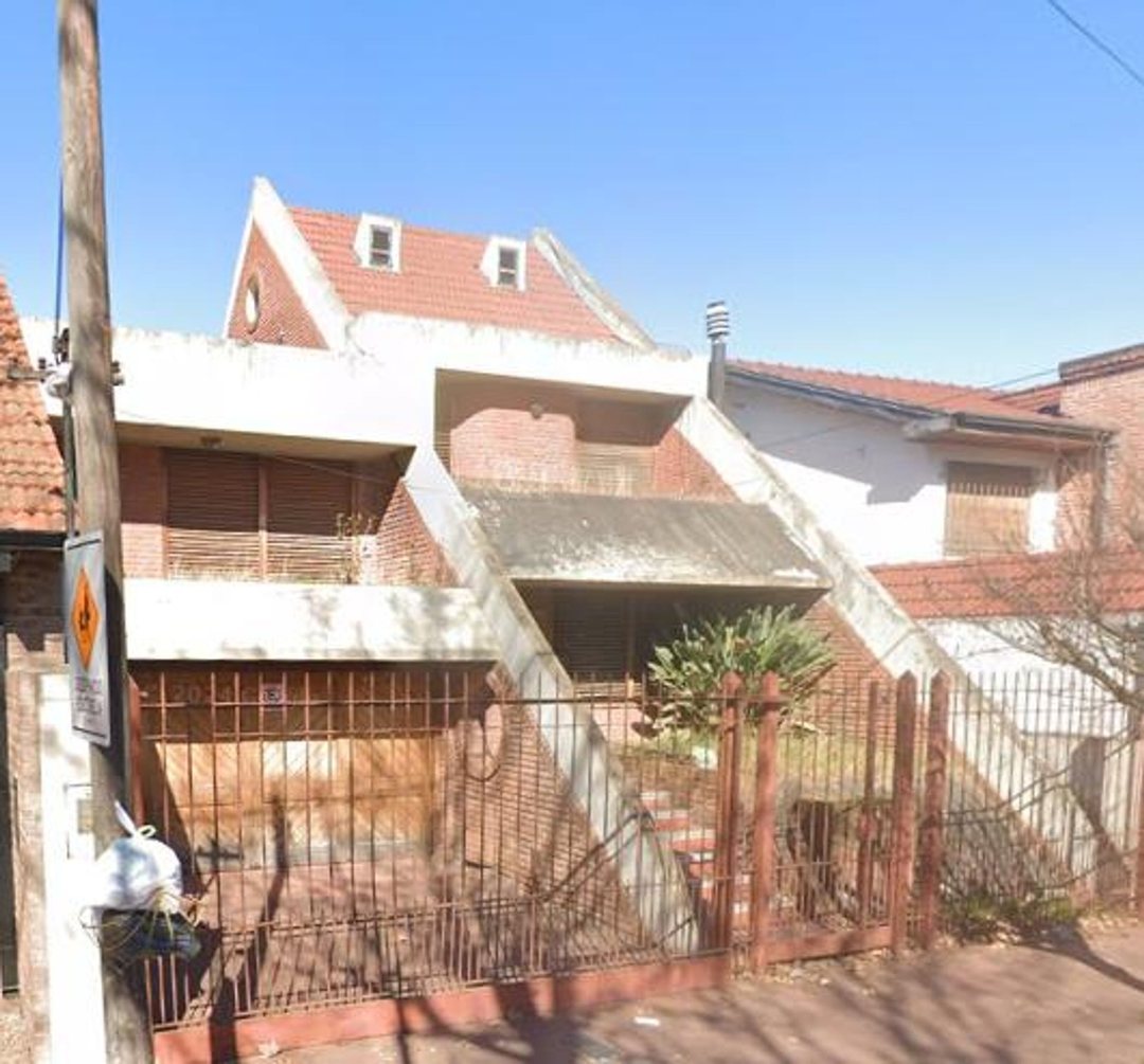 Venta casa 5 amb a reciclar Quilmes FINANCIACION