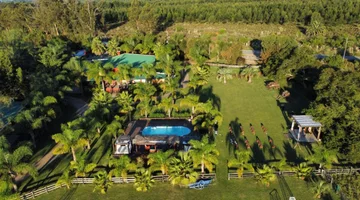 Venta Chacra con Gran Infraestructura en Ruta 11