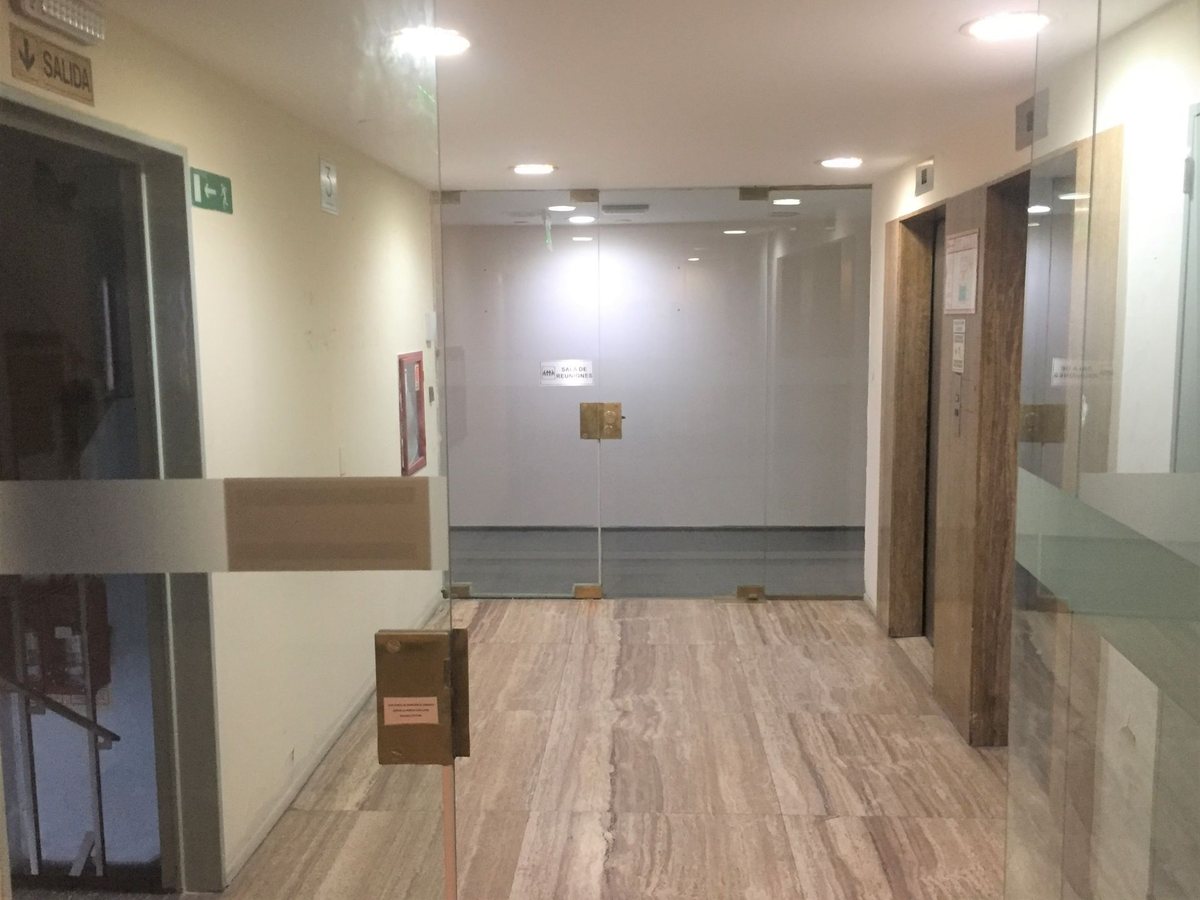 Foto 4 — OFICINA EN VENTA TACUARI 100, MONSERRAT