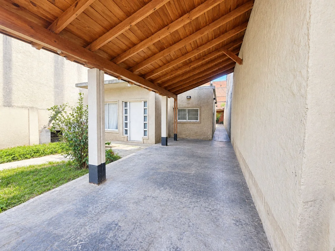 Casa de 3 ambientes en venta en Caseros, Santiago Zanella 2700, foto 2