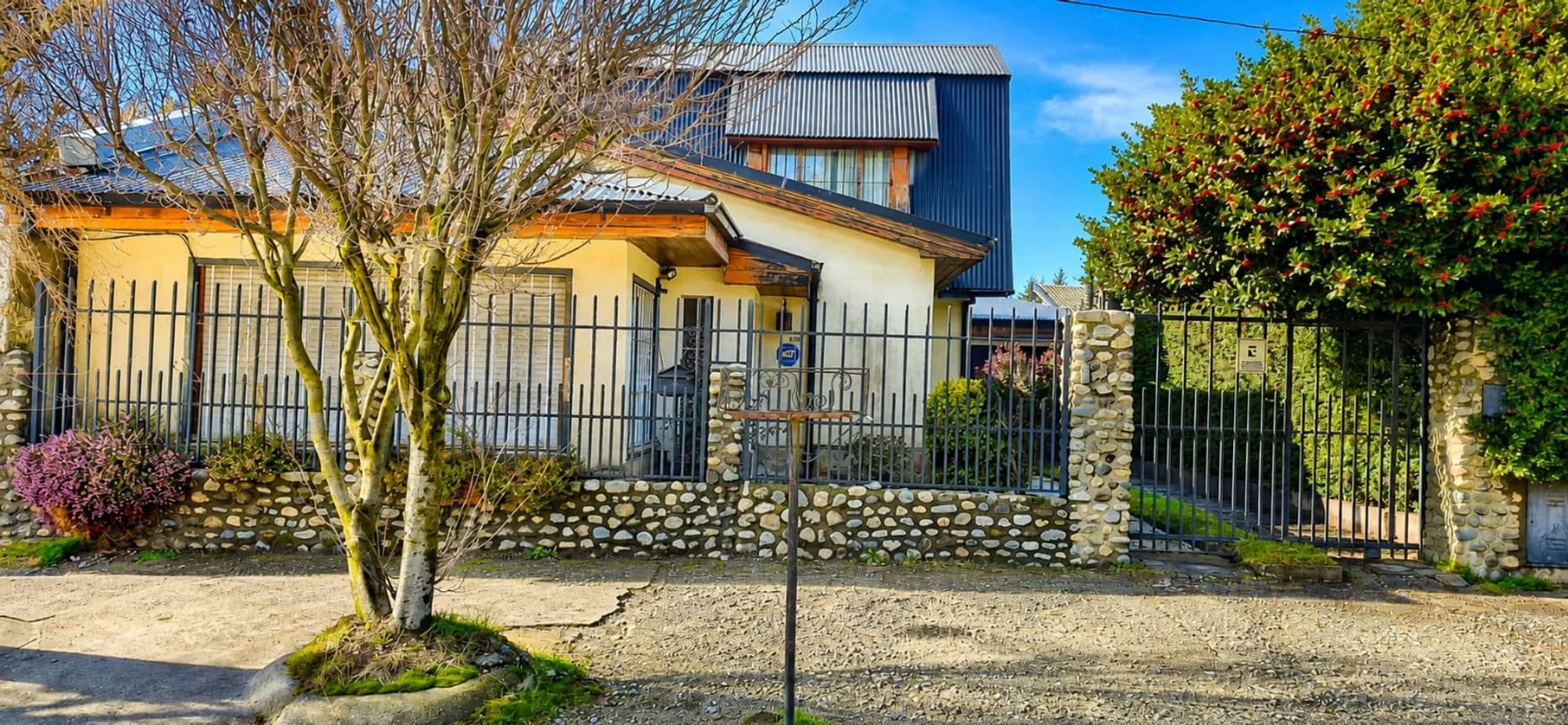 Casa de 7 ambientes en venta en San Carlos de Bariloche, Rolando 800