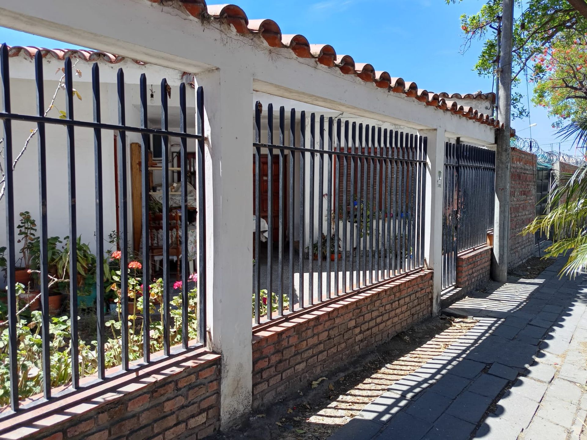 CASA EN VENTA 3 DORM ZONA SUR PERMUTA POR DPTO — foto 3