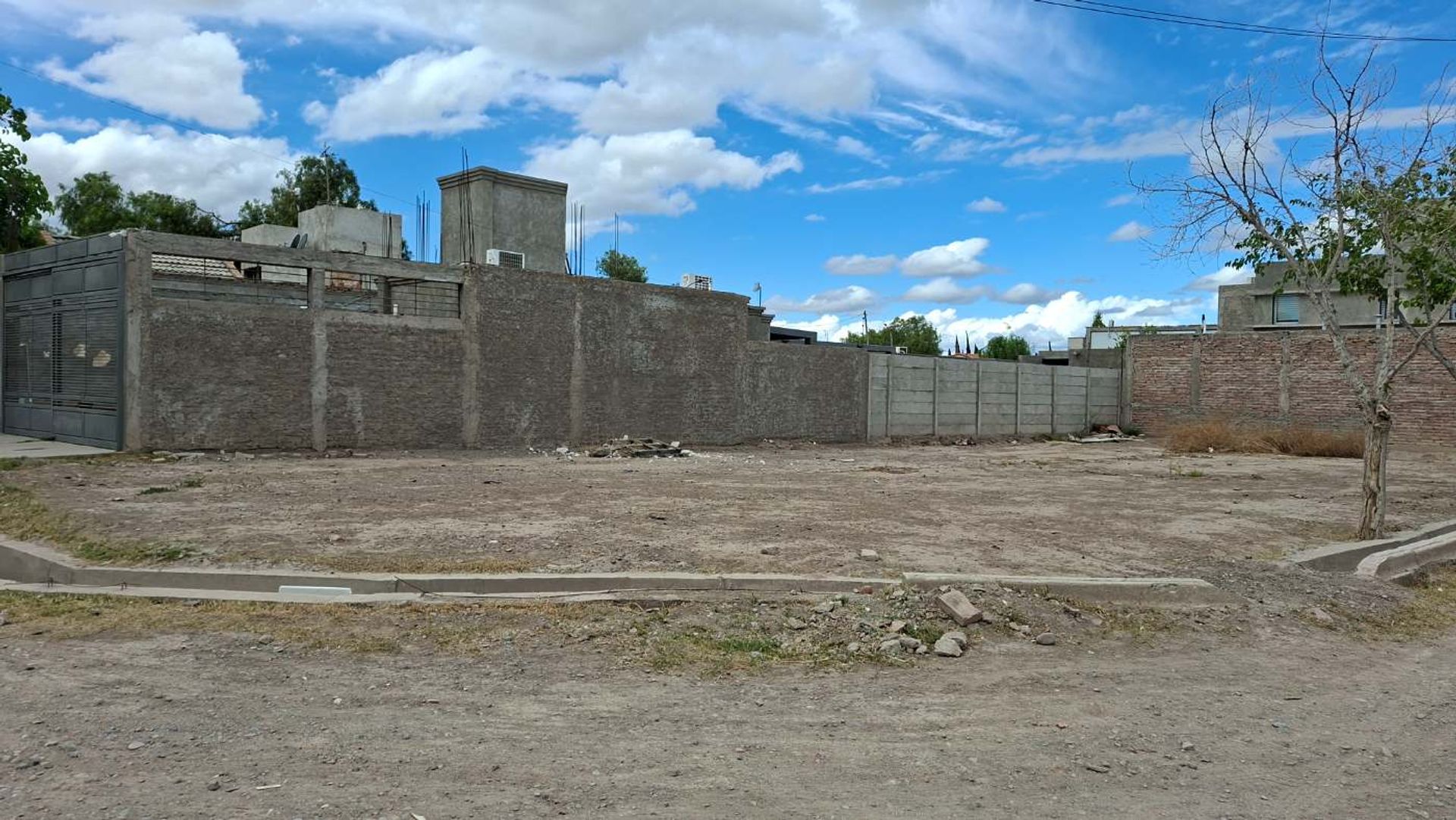 Terreno en Isabel Garcia Cervantes y Javier Barea, Santa Lucia 0