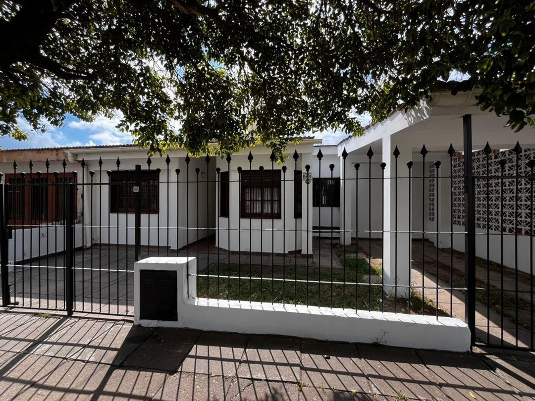 VENTA CASA LOS ROBLES 5 DORMITORIOS