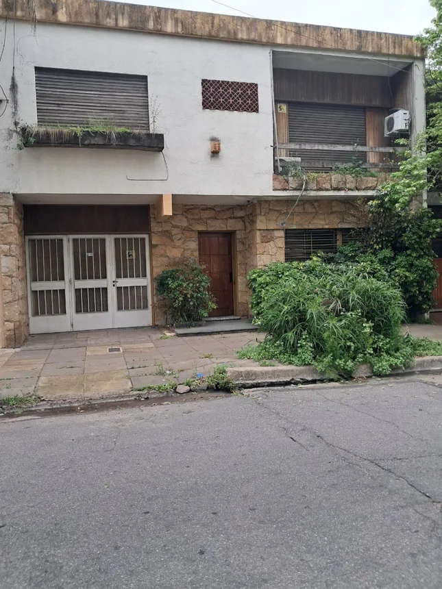 Casa de 7 ambientes en venta en Morón, Francisco Madero 300