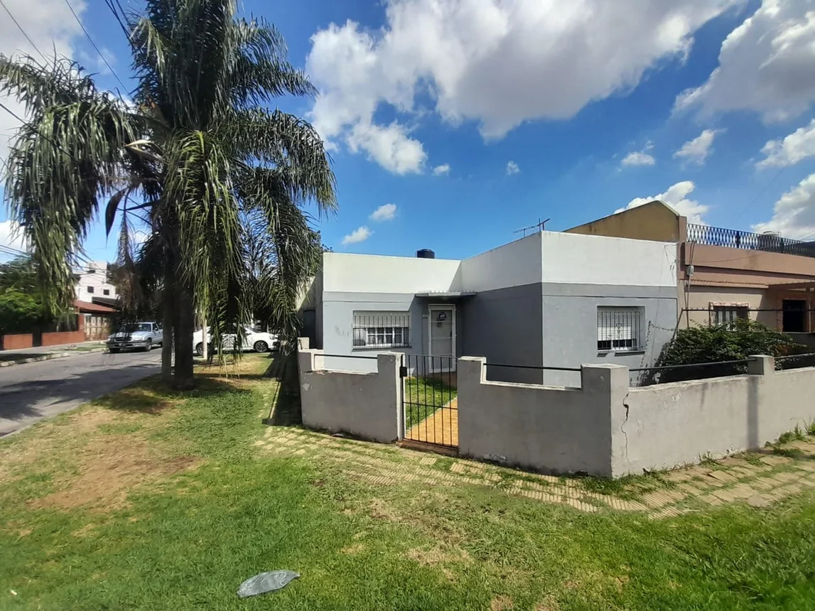 Casa de 3 ambientes en venta en Caseros, San Jorge 4100