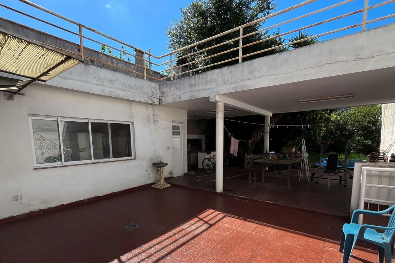 Casa de 7 ambientes en venta en Parque Chacabuco, Del Barco Centenera 1200
