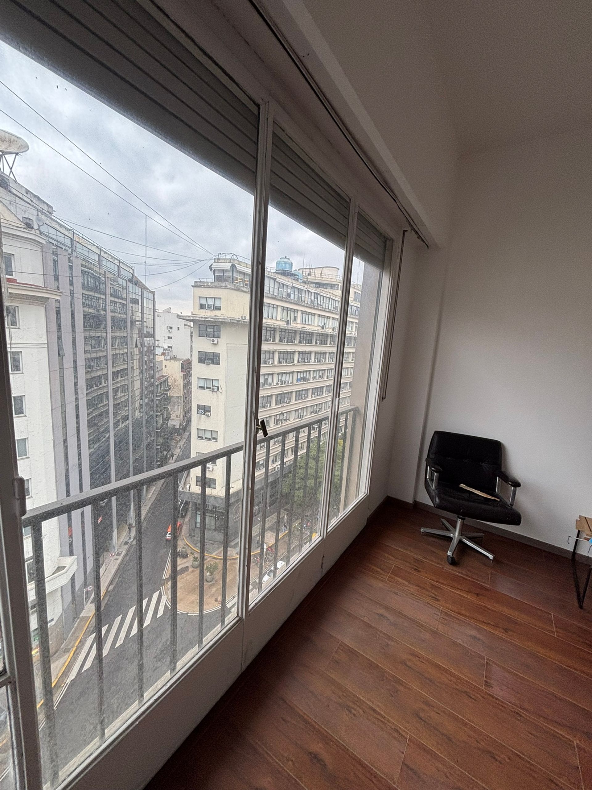 Foto 5 — Departamento/Oficina 4 amb piso alto