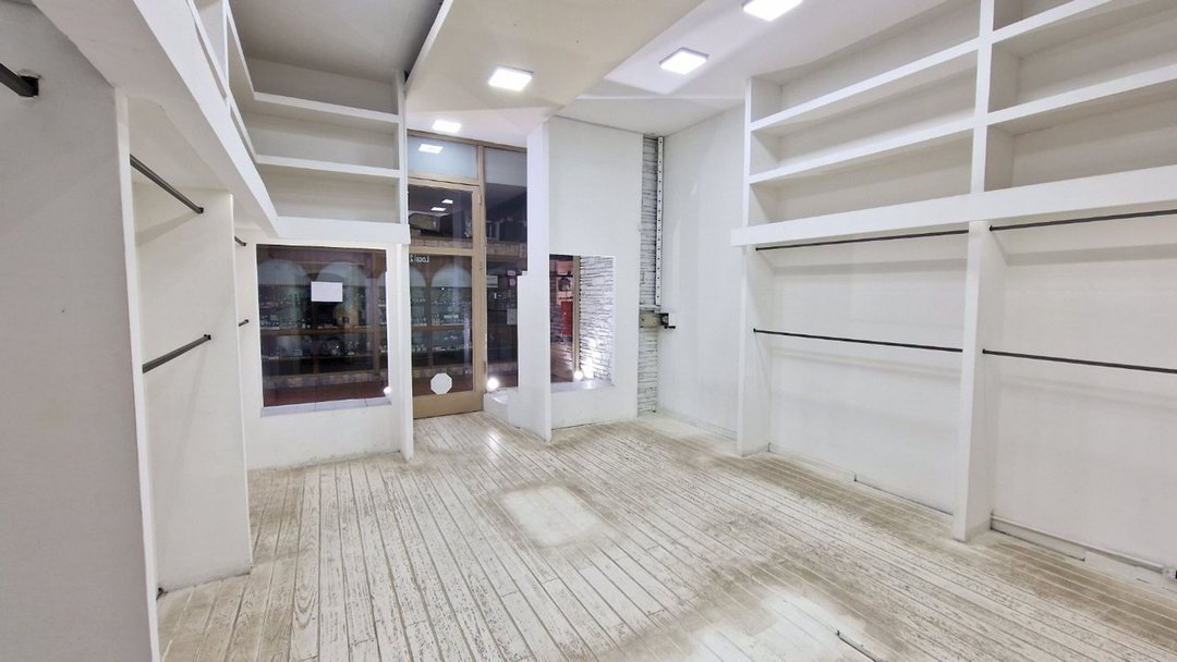 VENTA LOCAL CON SOTANO 95,5 M2. GALERIA CENTRAL