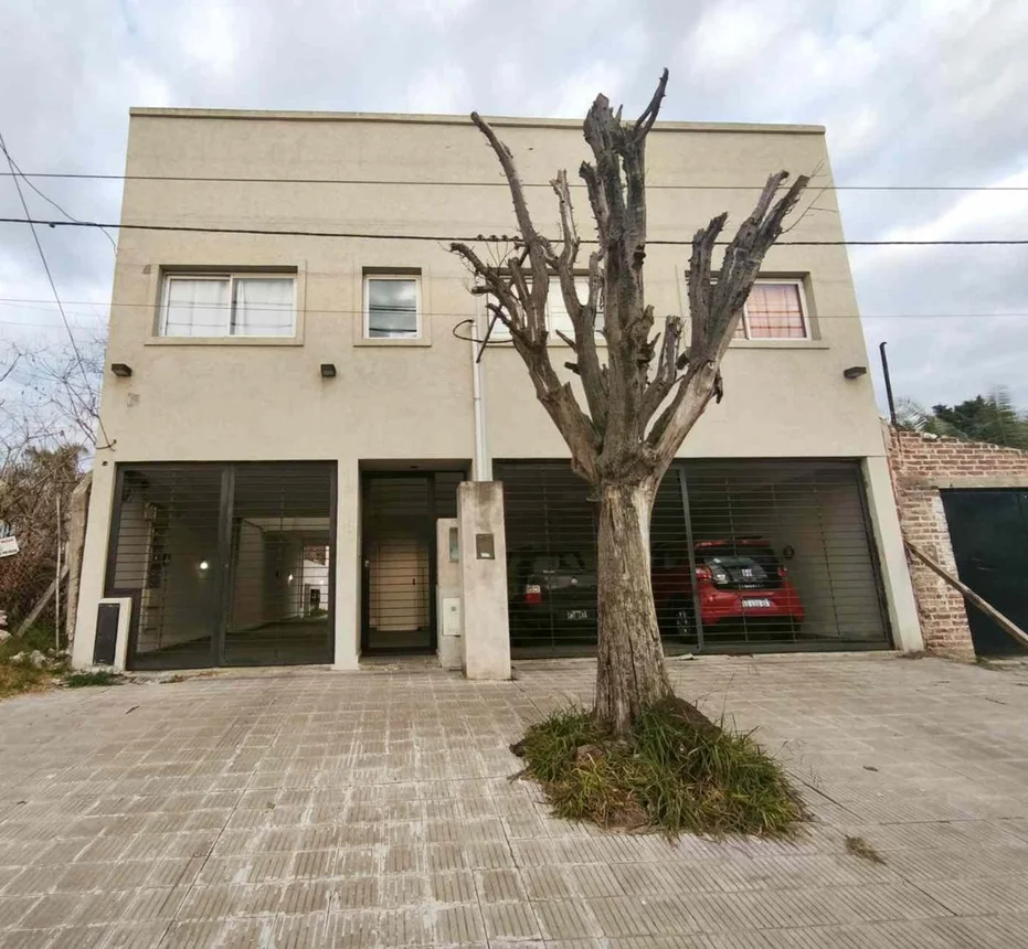 Casa dúplex de 3 ambientes en venta en La Plata, 143 E/ 63 y 64 1500