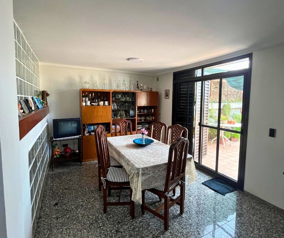 VENTA CASA 4 DORMITORIOS AZCUÉNAGA APTA CREDITO
