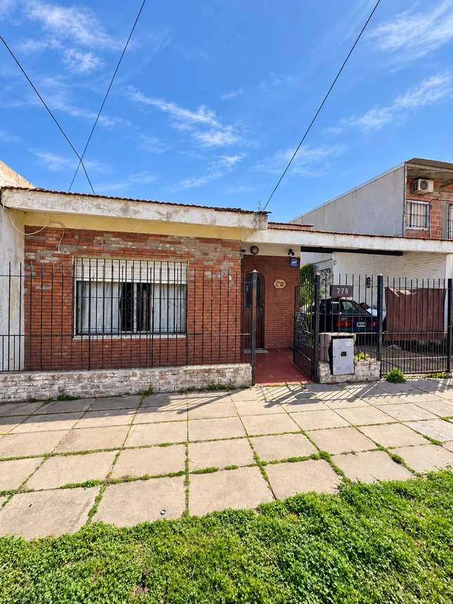 Casa en venta en Merlo, Merlo 700