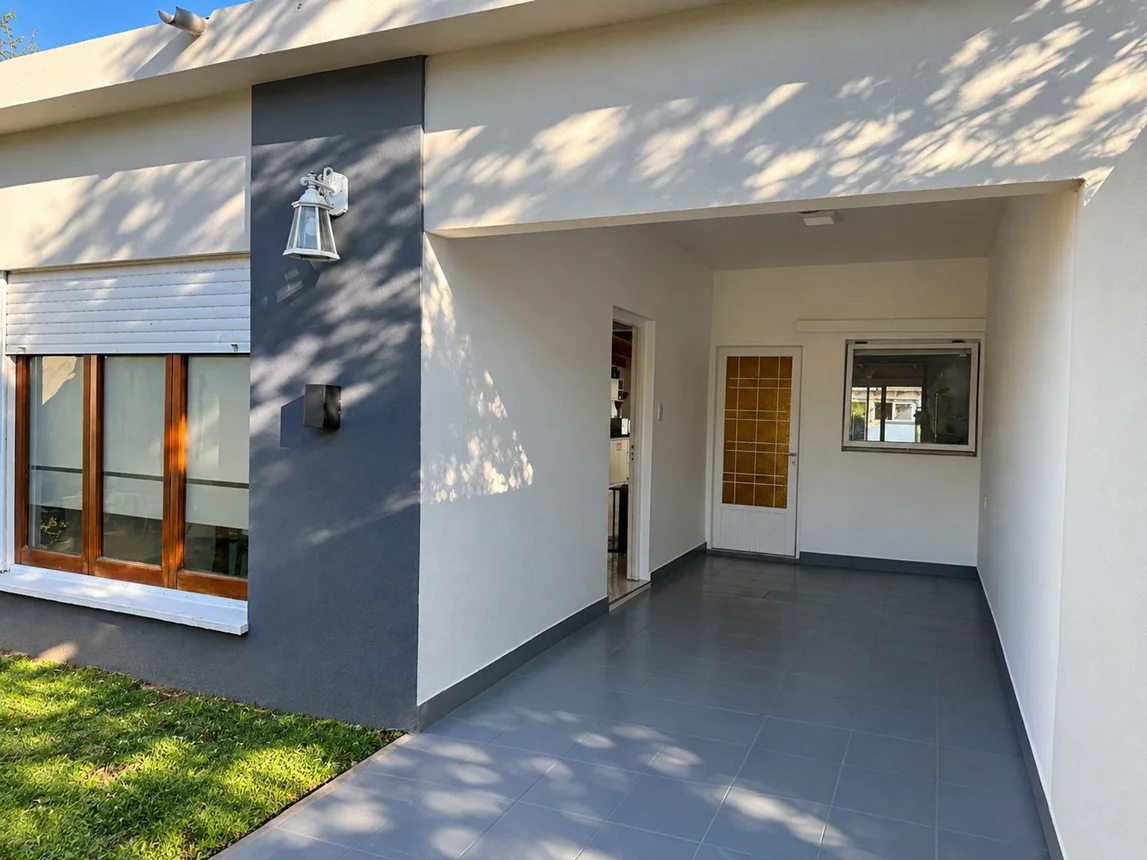 Casa de 4 ambientes en venta en Manuel B. Gonnet, 21 E/ 493 Bis y 495 3700, foto 3
