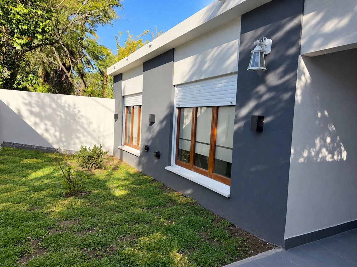 Casa de 4 ambientes en venta en Manuel B. Gonnet, 21 E/ 493 Bis y 495 3700