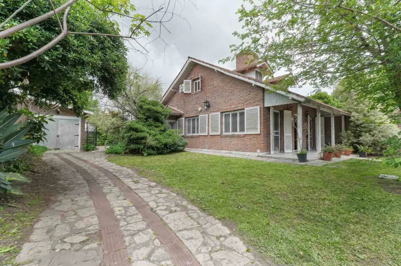 Casa de 3 ambientes en venta en Burzaco, Alcorta 700