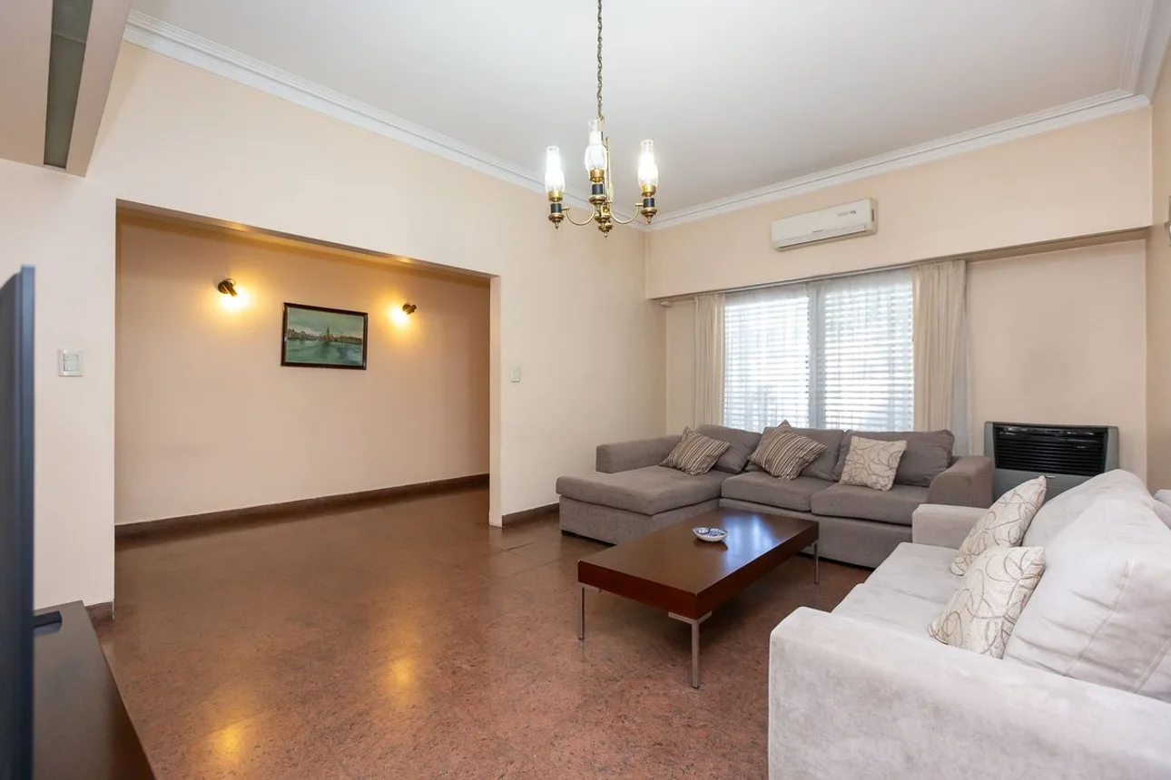 Casa de 5 ambientes en venta en Caseros, Lisandro de la Torre 1800, foto 2