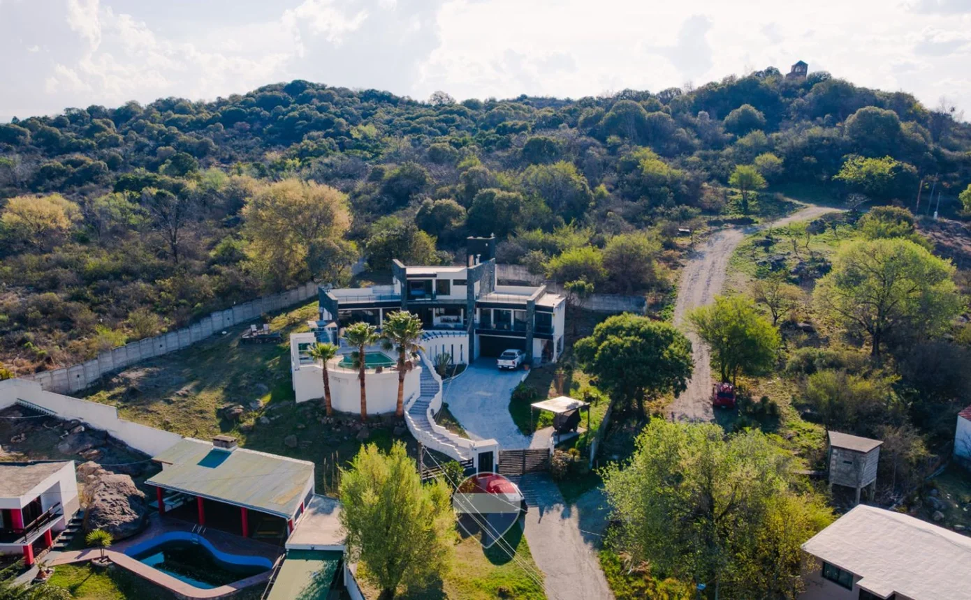 Casa de 8 ambientes en venta en Villa Carlos Paz, Hfgg+rwc Villa Carlos Paz, Córdoba, Argentina 0, foto 3
