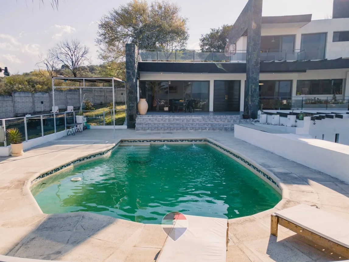 Casa de 8 ambientes en venta en Villa Carlos Paz, Hfgg+rwc Villa Carlos Paz, Córdoba, Argentina 0, foto 4