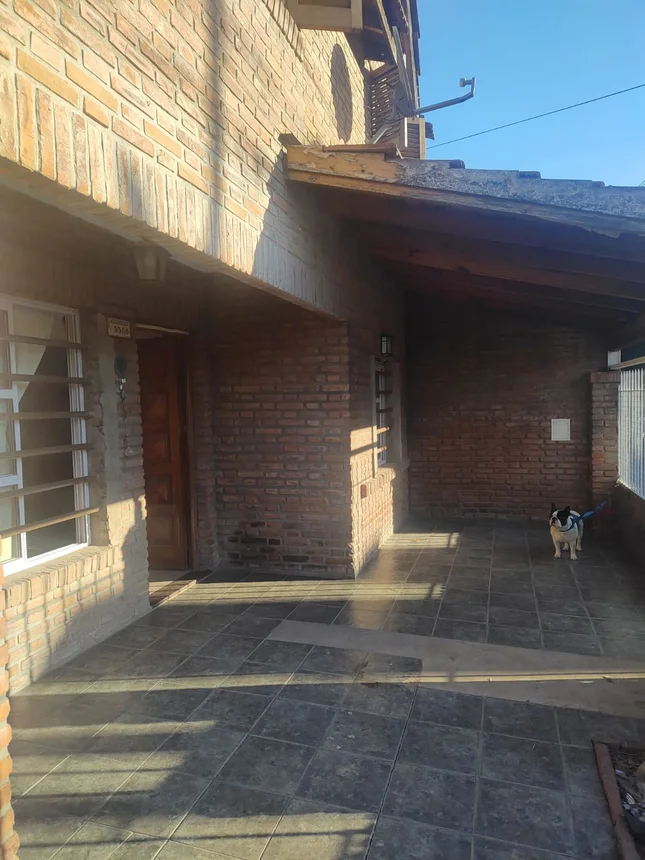Casa de 4 ambientes en venta en Isidro Casanova, Asamblea 5500, foto 2